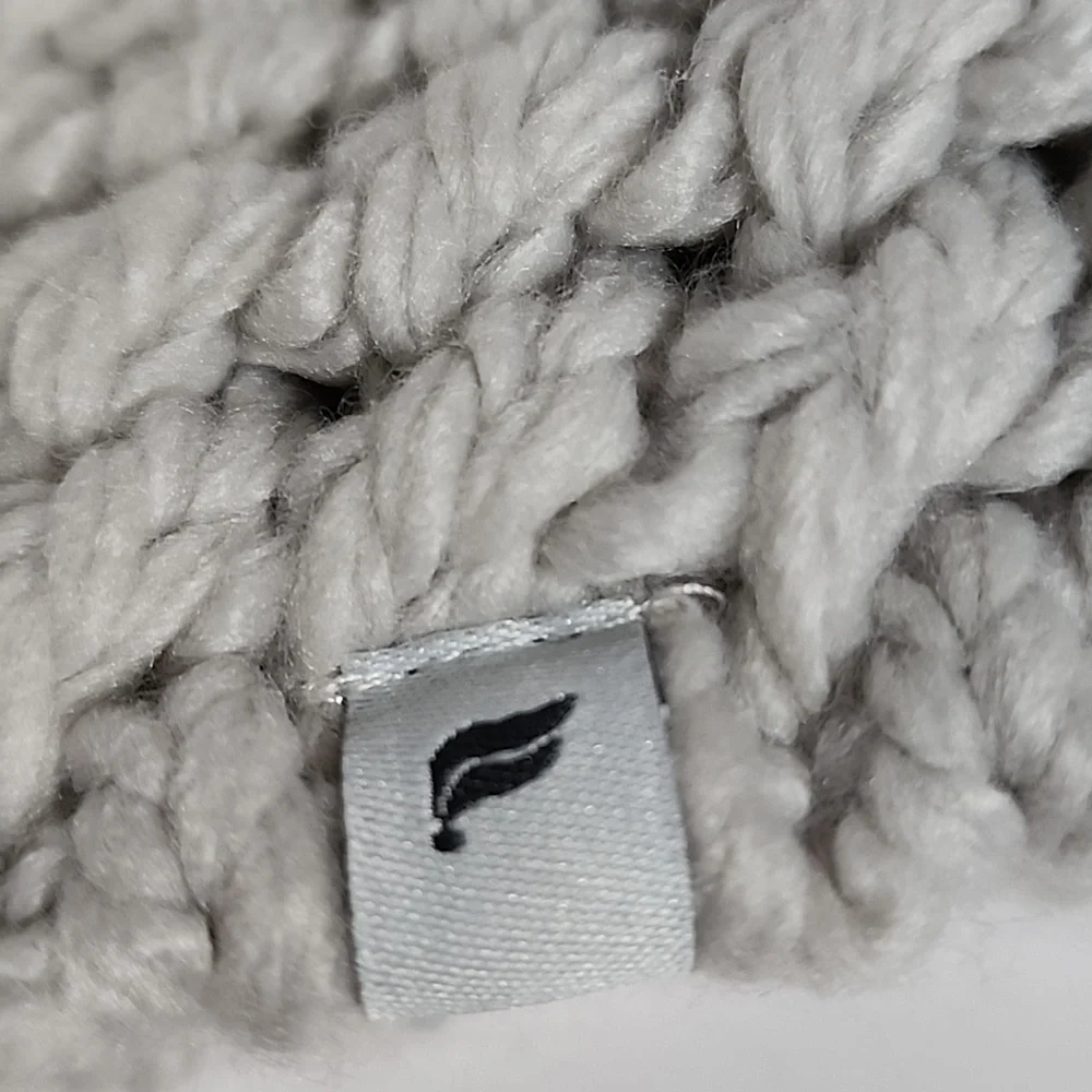 Fabletics  Chunky Knit Beanie Warm Hat with White Cozy Gray Knit  with Pom Pom